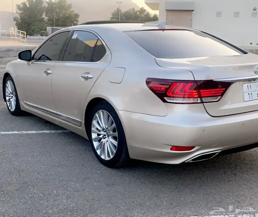 لكزس LS460 شورت 2015 4