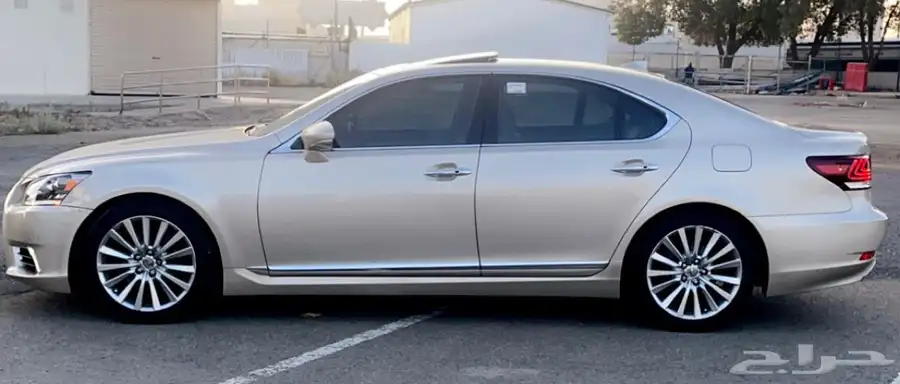 لكزس LS460 شورت 2015 1