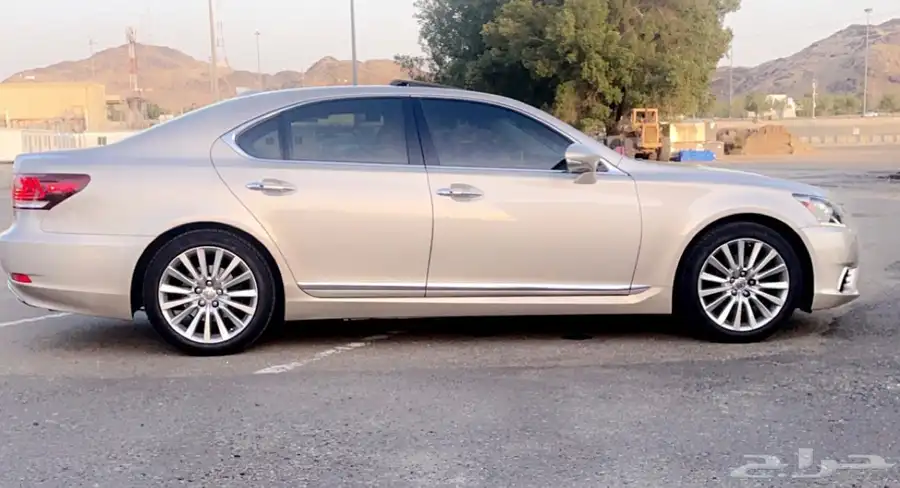لكزس LS460 شورت 2015 11