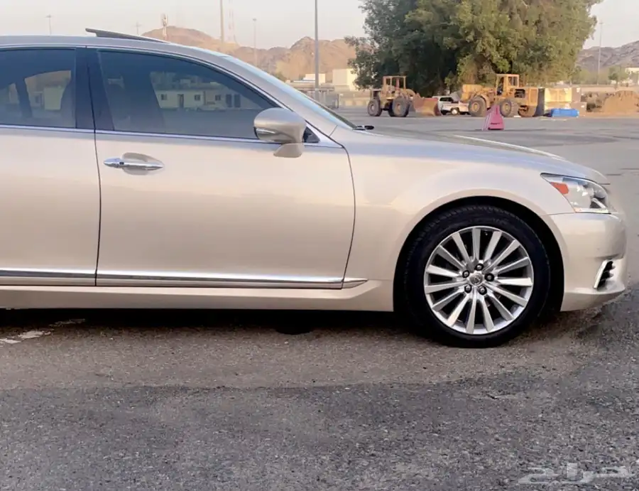 لكزس LS460 شورت 2015 9
