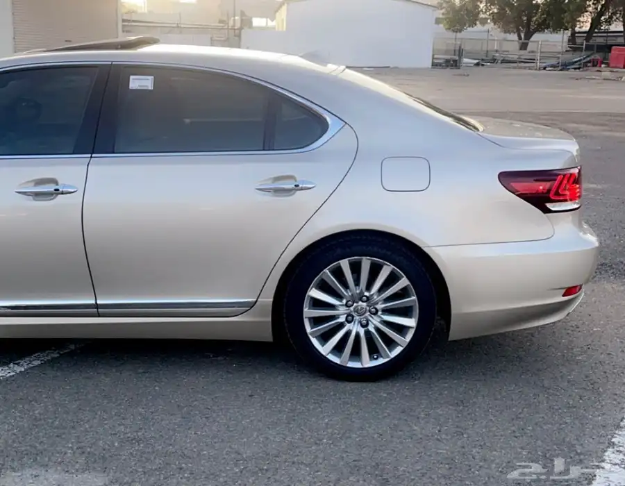 لكزس LS460 شورت 2015 3