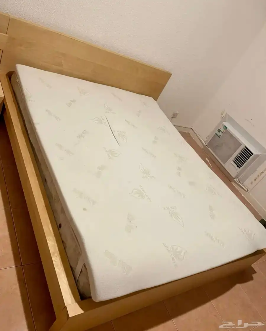 سرير مع مرتبة 0