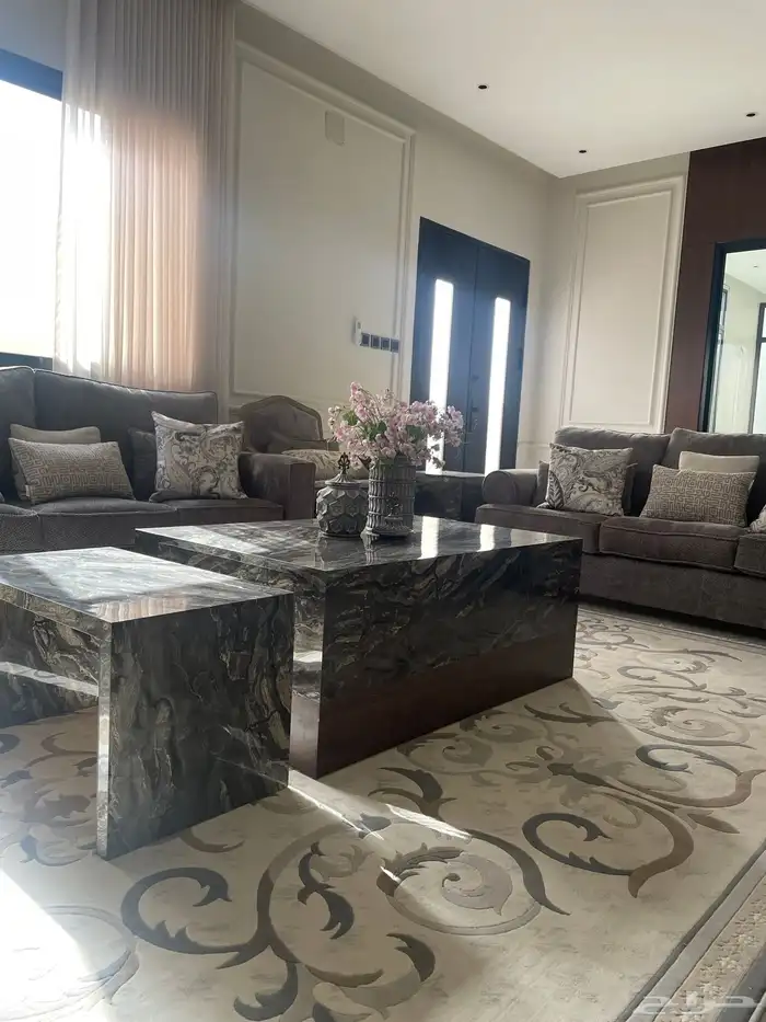 طاولة فخمة بتصميم عصري وجذاب - تصميم خاص(جديد) 2