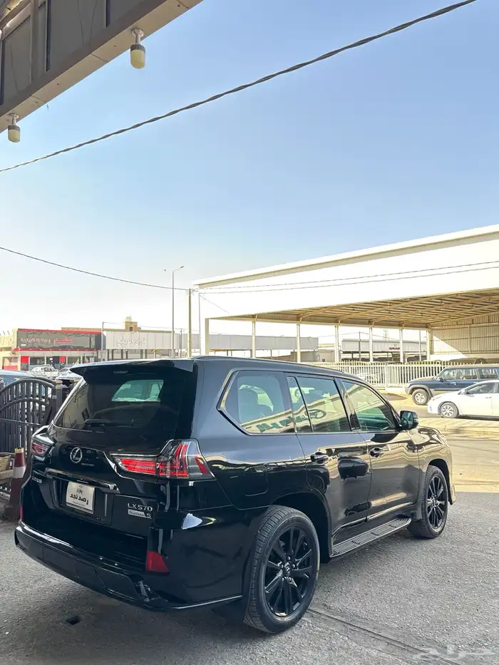 لكزس 2019 عداد 143 الف سعودي فل بلاك اديشن 4