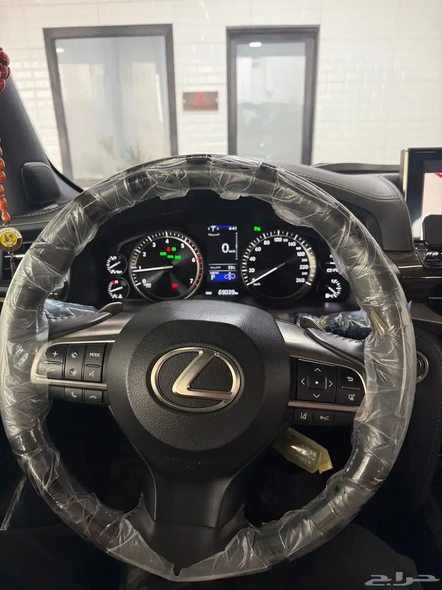 لكزس LX570 بلاك ادشن مخزن 16