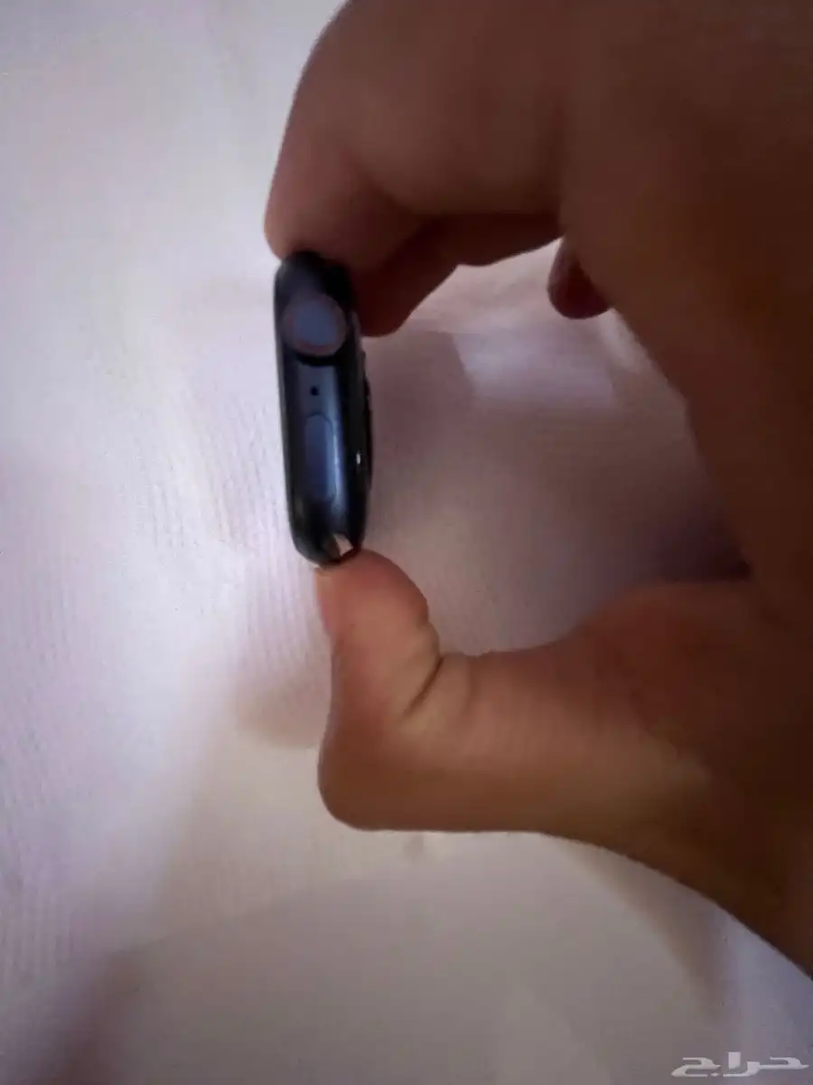 ساعة شبية ابل 4