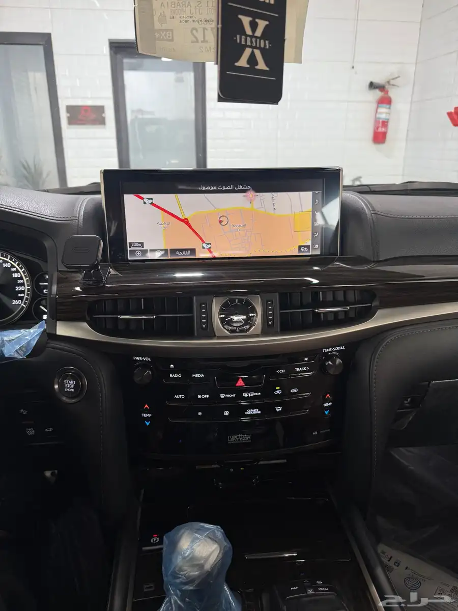 لكزس LX570 بلاك ادشن مخزن 15
