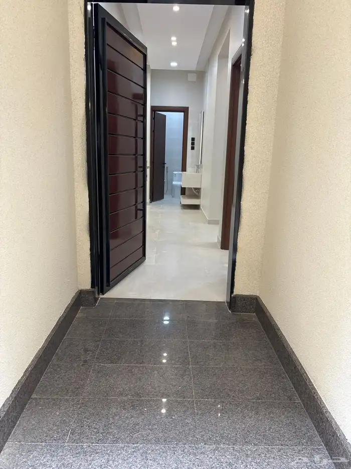 عمارة مكونة من ست شقق للتمليك المحاله مخطط745 حي الزهور 8