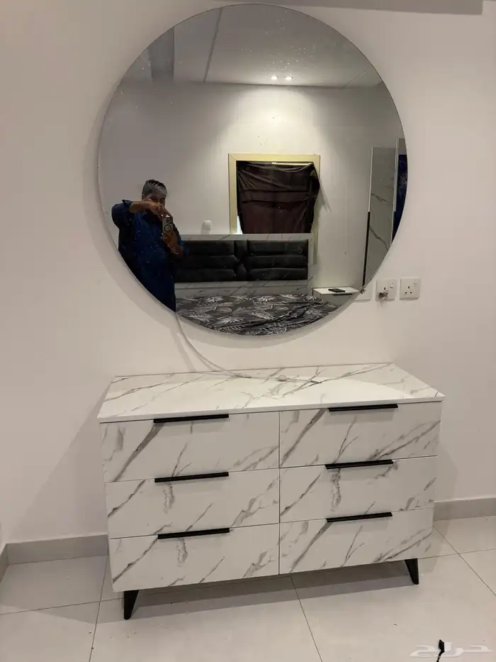 سرير  دواليب  مراتب  تسريحة   غرفة نوم كامل   جزامه 25