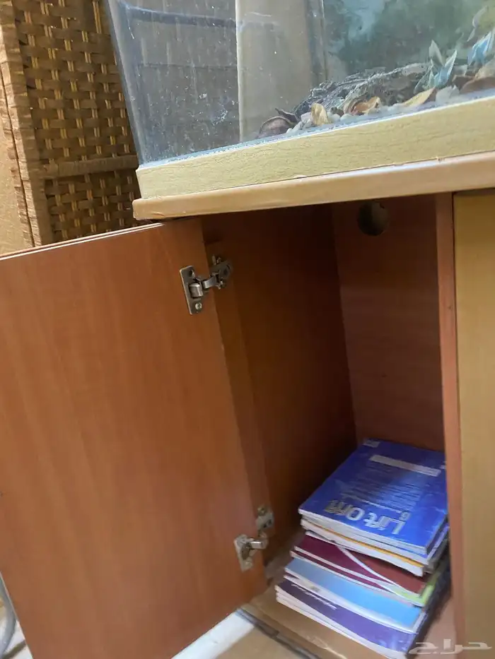 حوض سمك مع ادراج ارضيه 1