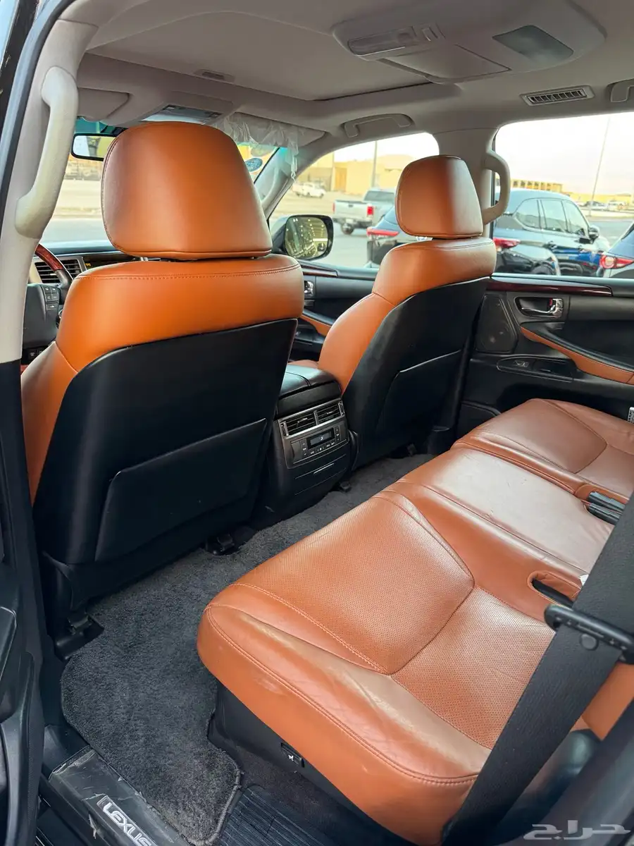 للبيع لكزس LX570 - 2011 فل كامل ممشي قليل جدا 10