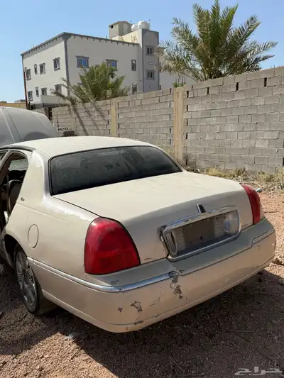 قطع غيار تون كار لينكون 2003 متوفر قطع فقط 3