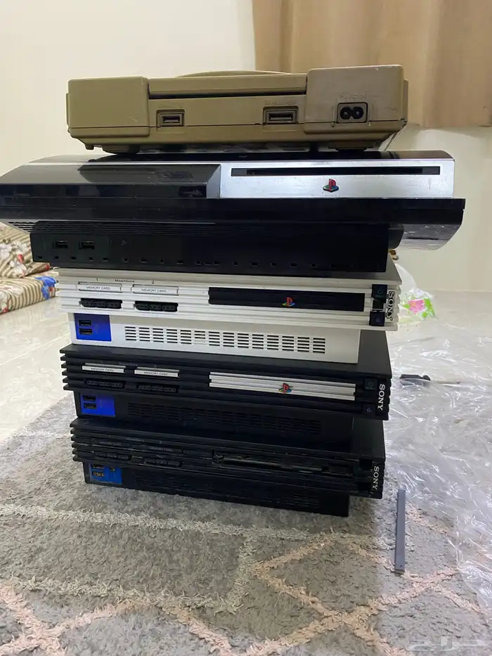 اجهزة بلايستيشن متنوعه 1