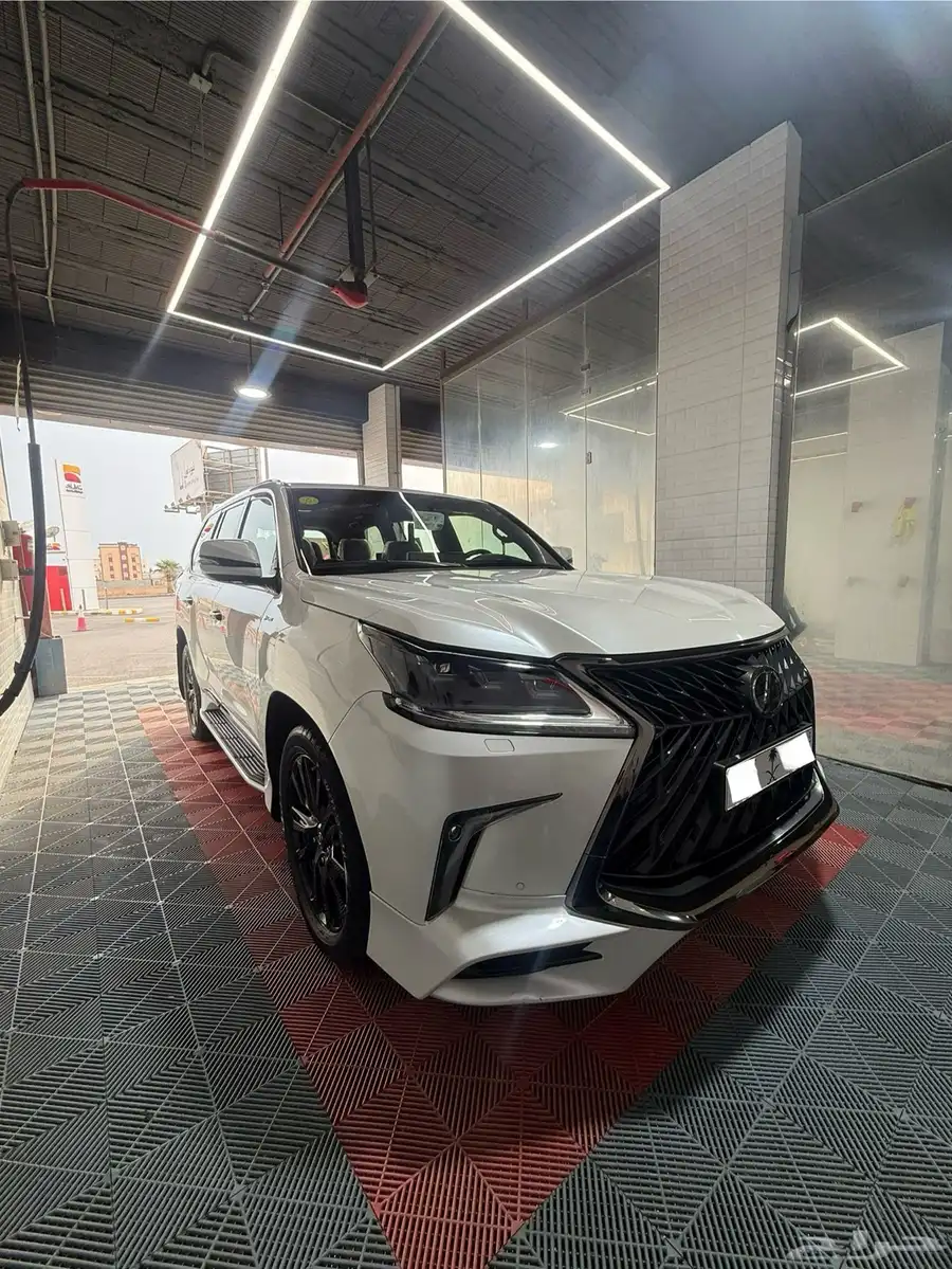 لكزس LX570 بلاك ادشن مخزن 12