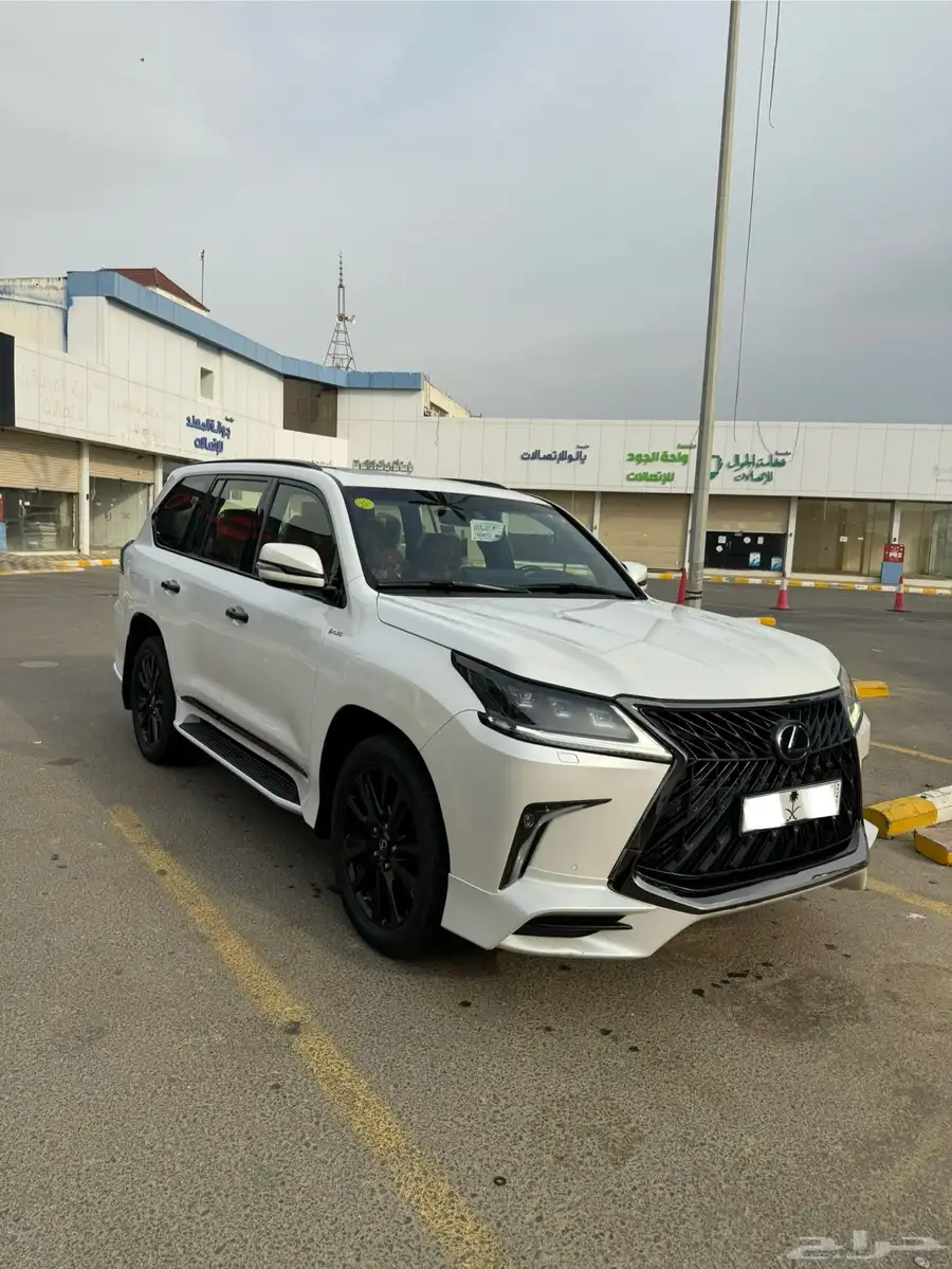 لكزس LX570 بلاك ادشن مخزن 3
