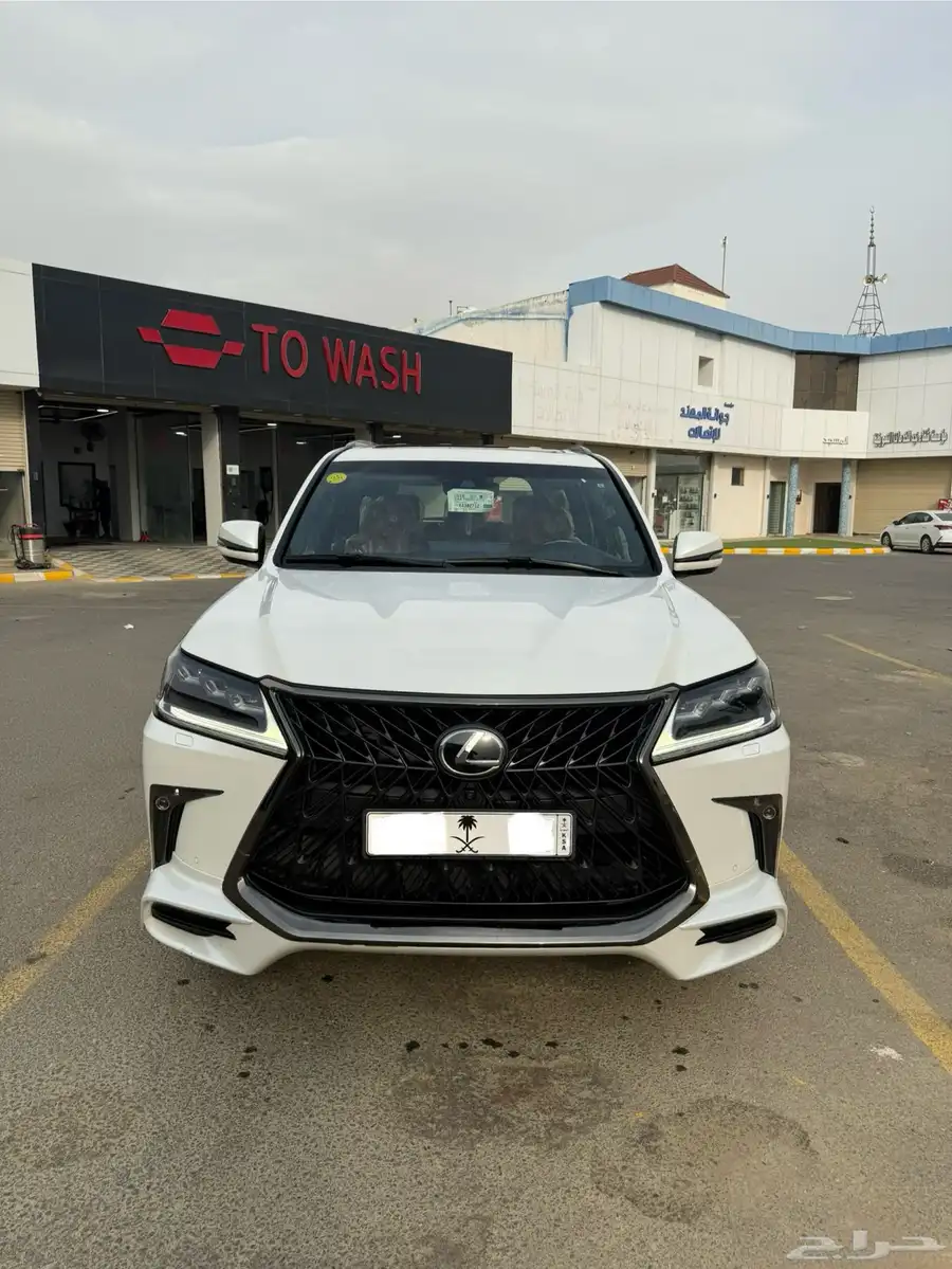 لكزس LX570 بلاك ادشن مخزن 0