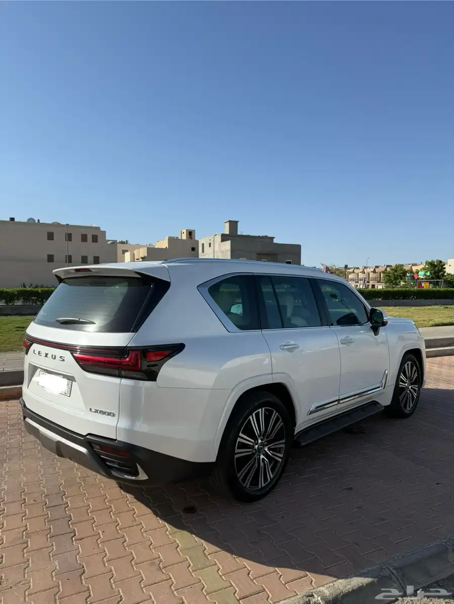 2022 لكزس LX600 عبداللطيف جميل 3