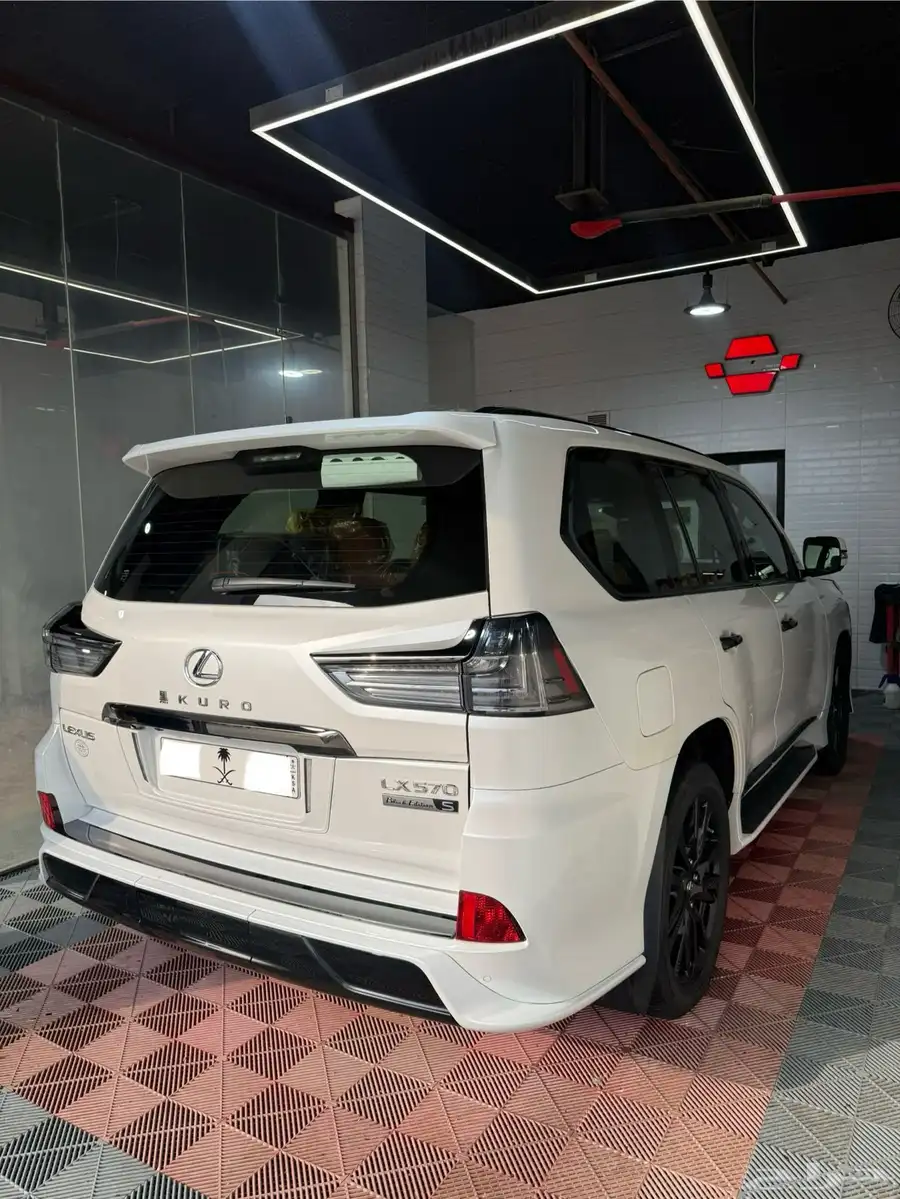 لكزس LX570 بلاك ادشن مخزن 11