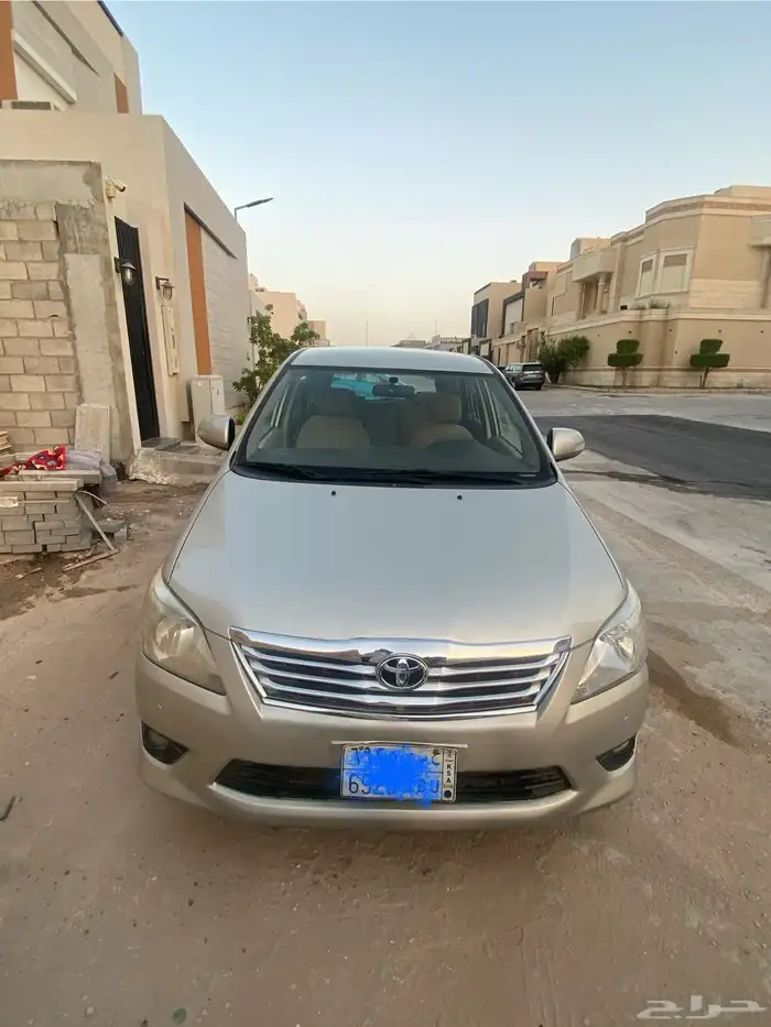 للبيع اينوفا موديل 2013 2