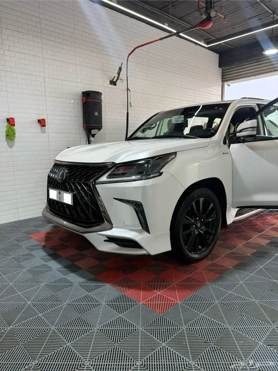 لكزس LX570 بلاك ادشن مخزن 13