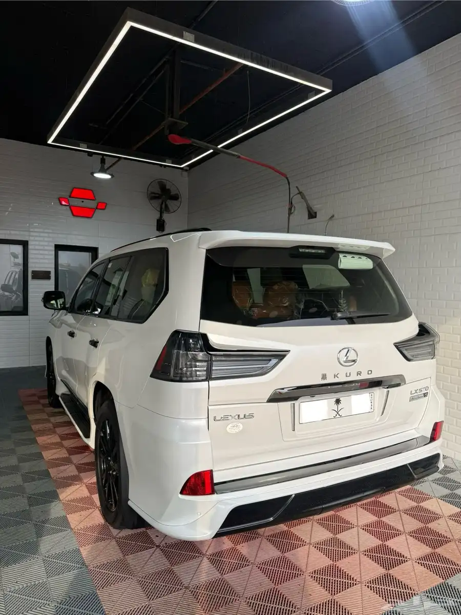 لكزس LX570 بلاك ادشن مخزن 10