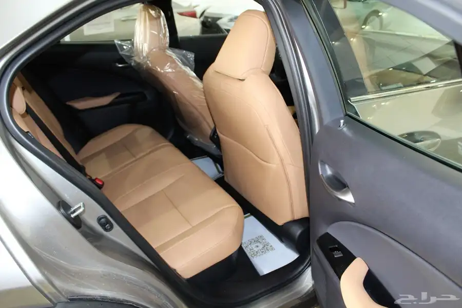 لكزس - UX300 Ch هايبرد - 2025 - خليجي - فل كامل 16
