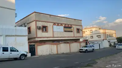 للبيع عماره اربع شقق في حي شباعه خميس مشيط 2