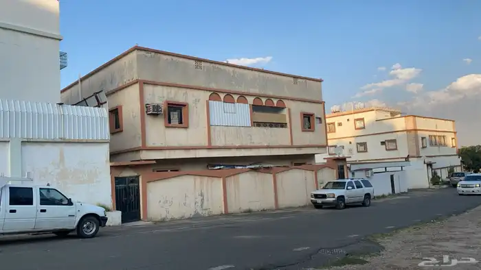 للبيع عماره اربع شقق في حي شباعه خميس مشيط 2