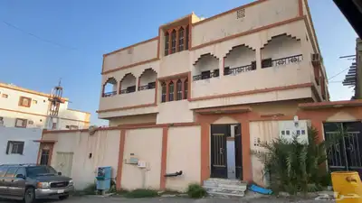 للبيع عماره اربع شقق في حي شباعه خميس مشيط 0