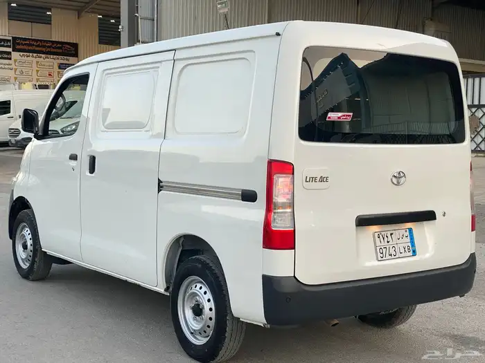 تويوتا لايت اس 2023 بنزين 6