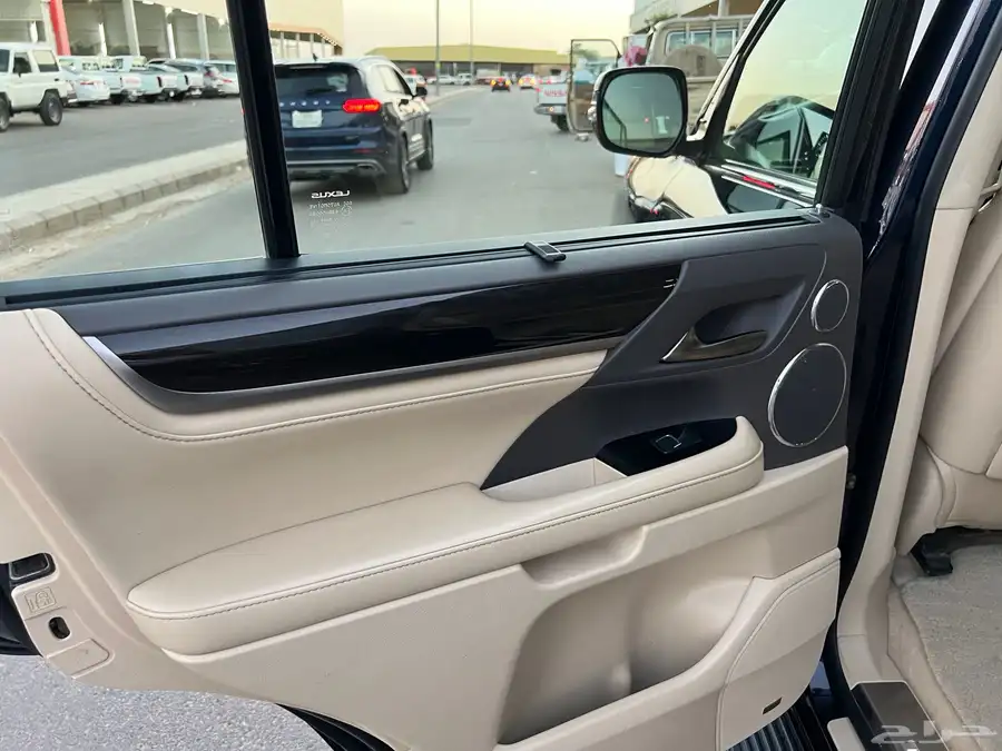 لكزس LX570 2017 فل كامل 9