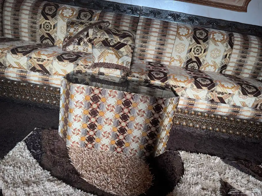 كنب للبيع مساحة 5 في 5 7