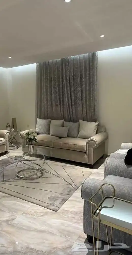 فيلا مع شقه للبيع نظيفه 1