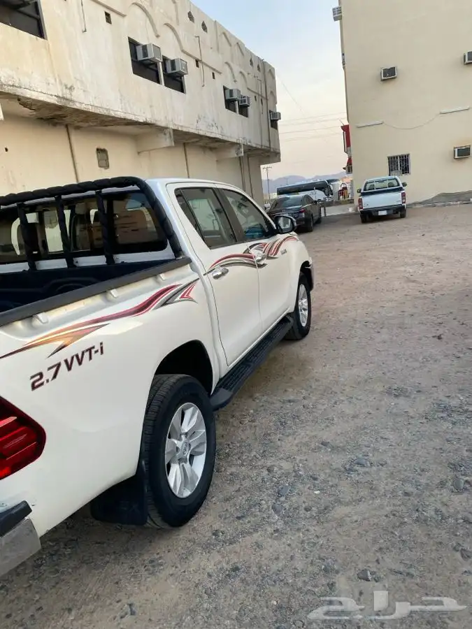 هايلكس موديل 2020 خليجي فيها رش باب السايق والرفرف الامامي 6