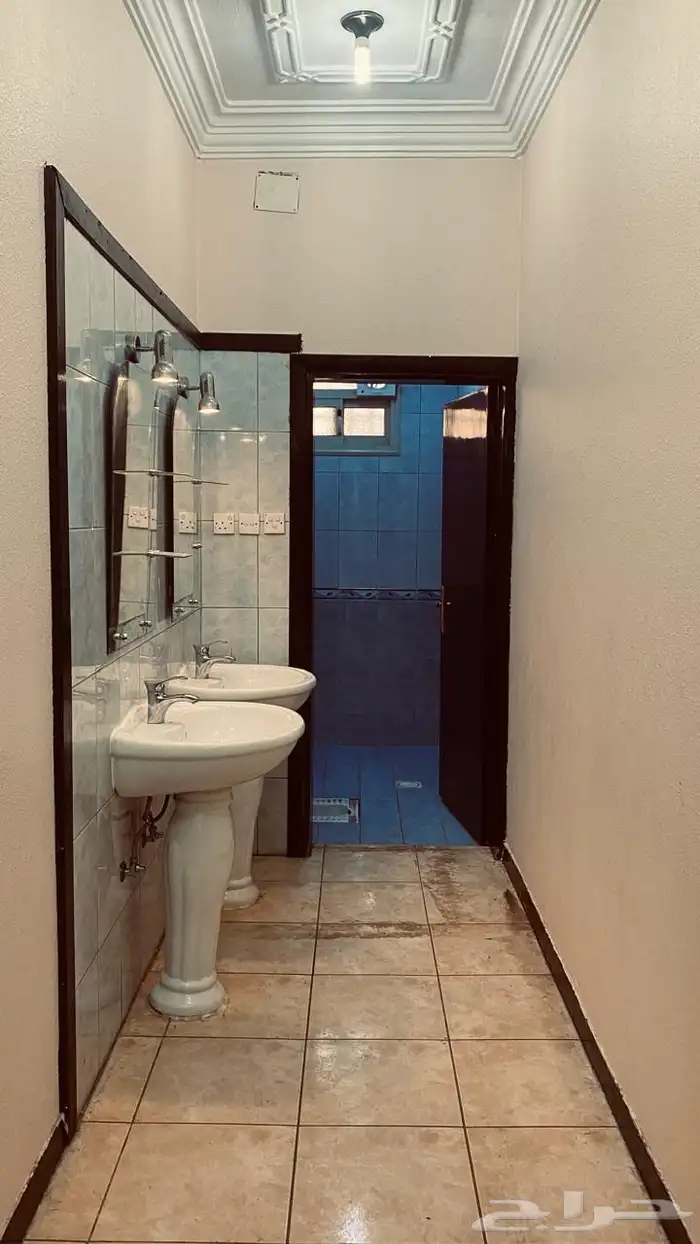 شق كبيرة عوائل للايجار 5غرف وصالة بمنافعها 7