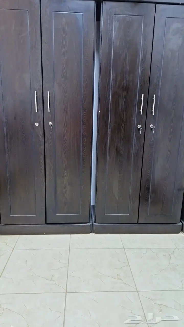 غرفة نوم سريرين مقاس كبير 2 سرير 2 كومدين 2 دولاب 1