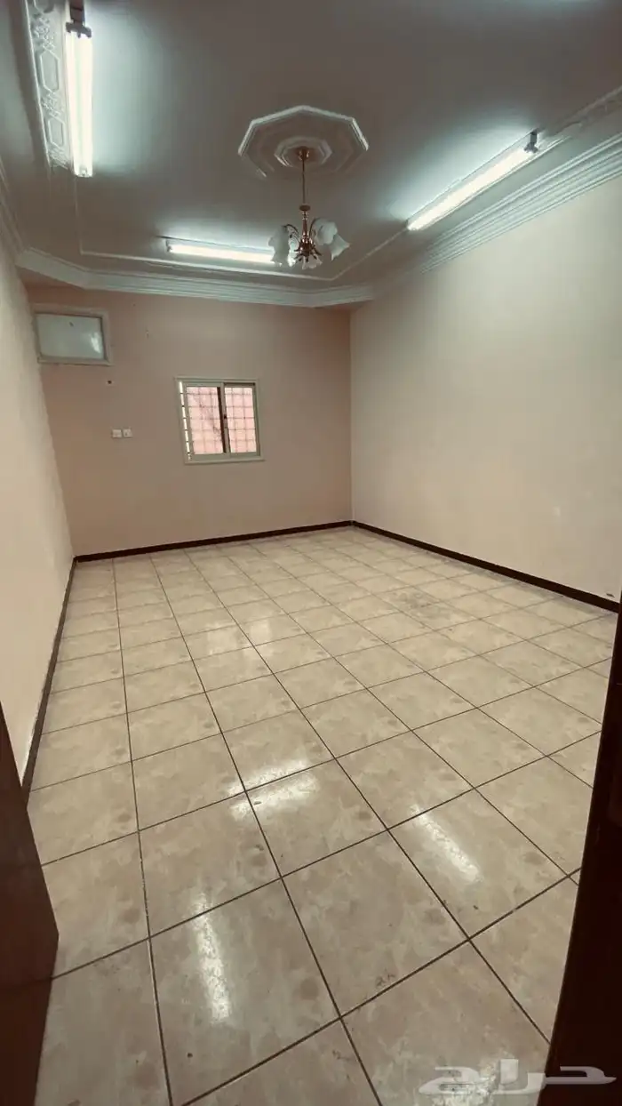 شق كبيرة عوائل للايجار 5غرف وصالة بمنافعها 6