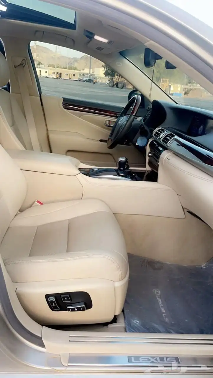 لكزس LS460 شورت 2015 29