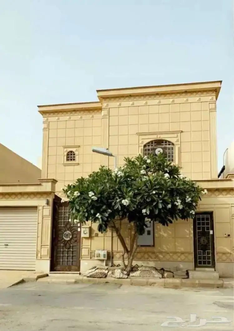 فيلا مع شقه للبيع نظيفه 0