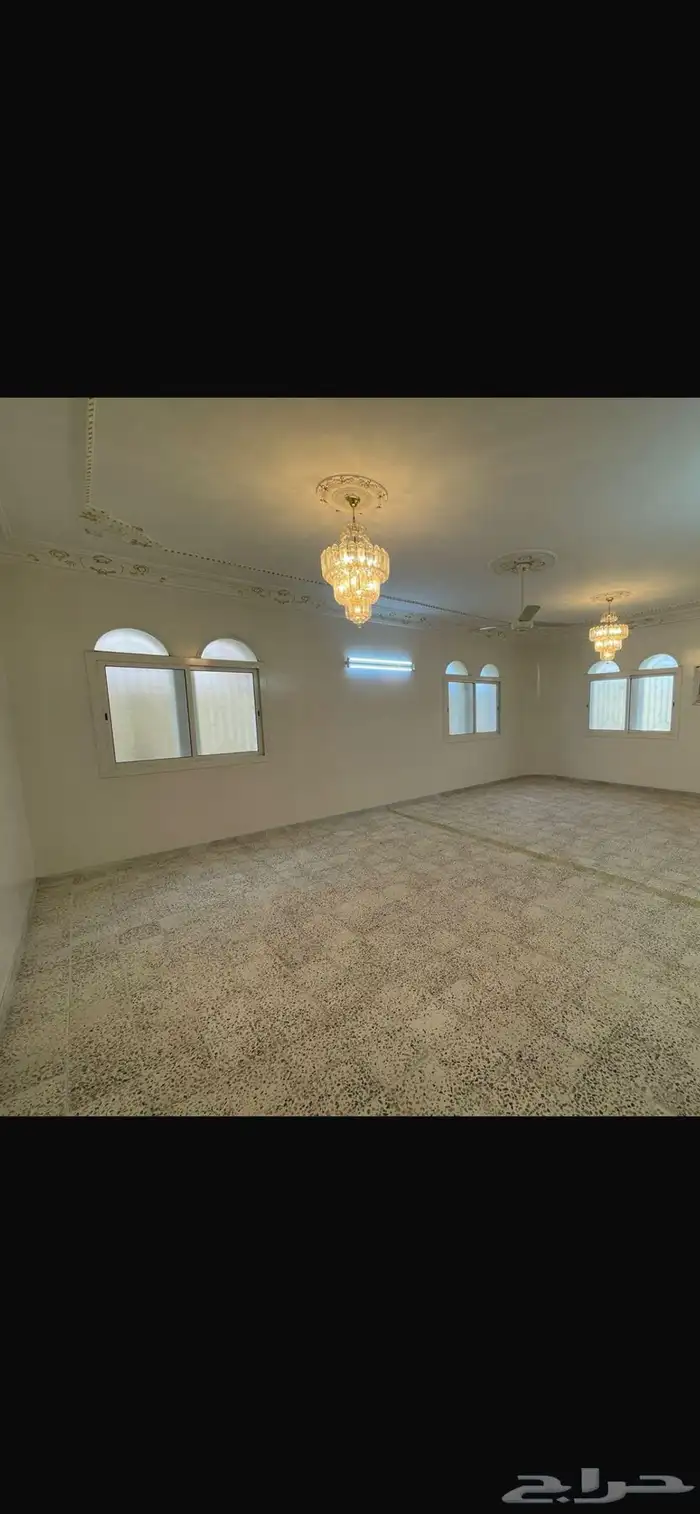 عماره فله سكنيه عبارة عن (دور كبير وملحق وشقتين) 5
