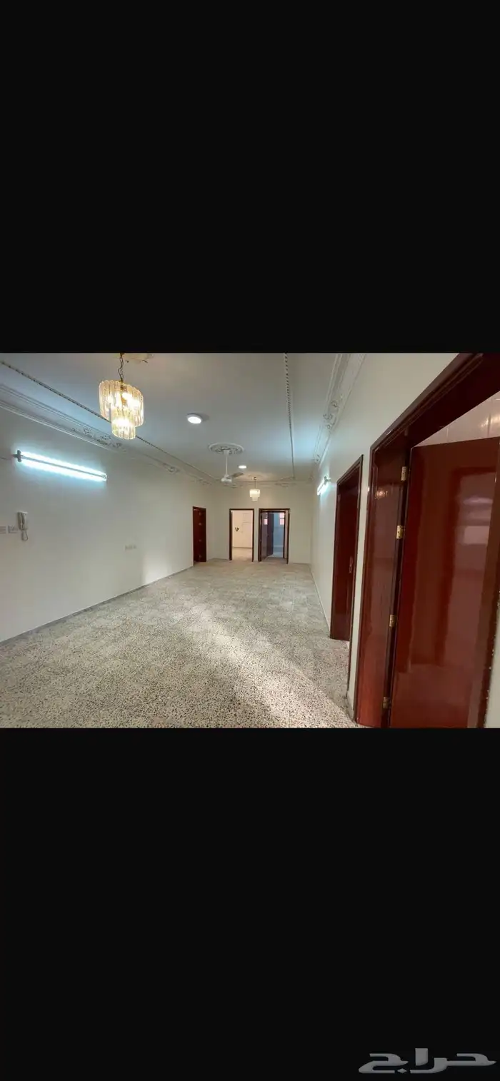 عماره فله سكنيه عبارة عن (دور كبير وملحق وشقتين) 4
