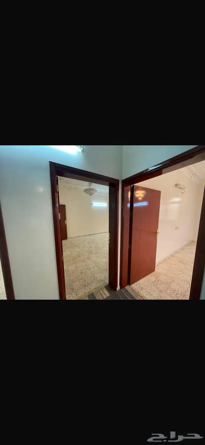 عماره فله سكنيه عبارة عن (دور كبير وملحق وشقتين) 6