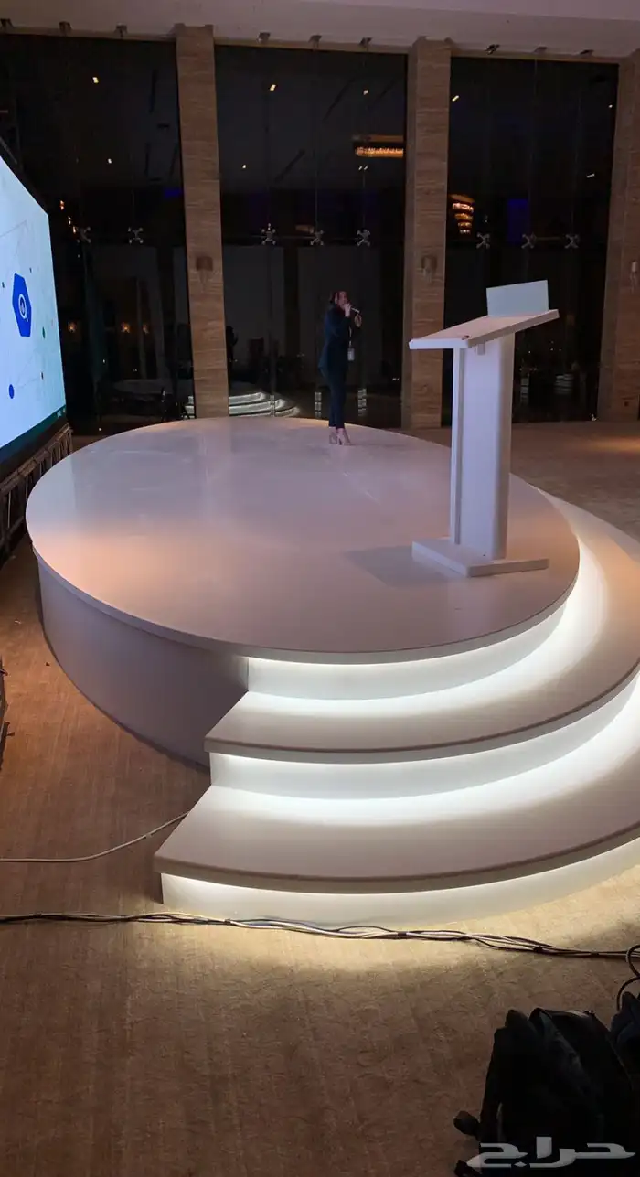 مسرح ستيج شاشات ايضاءة ليازر مايكات سماعات تراس للأيجار 5