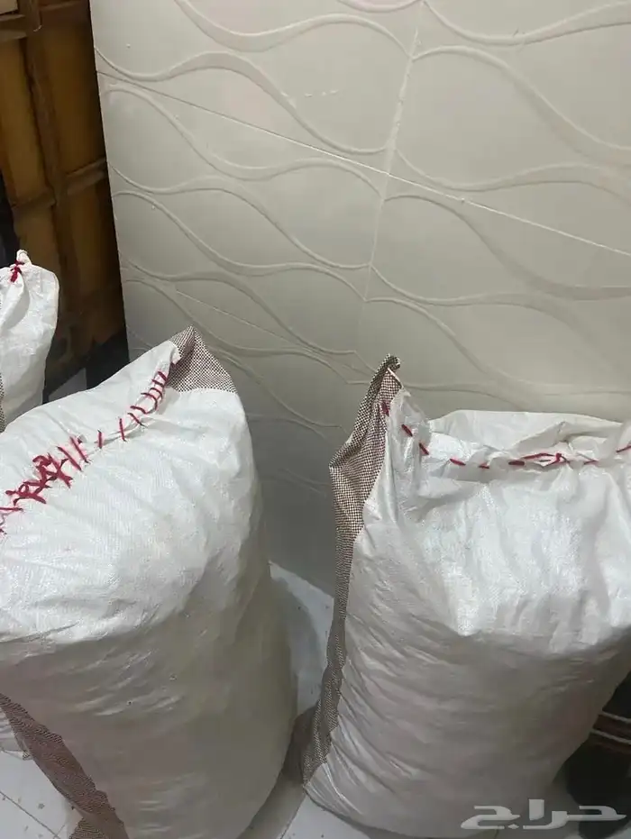 يوجد لدي خبز غنم نظيف مافيه عفن 4 اكياس الرابع مب مليان 0
