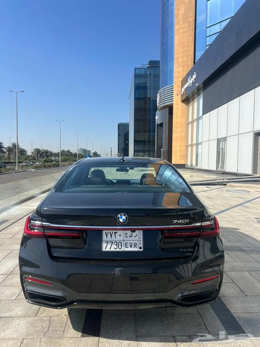بي ام دبليو الفئة السابعه2021M 5