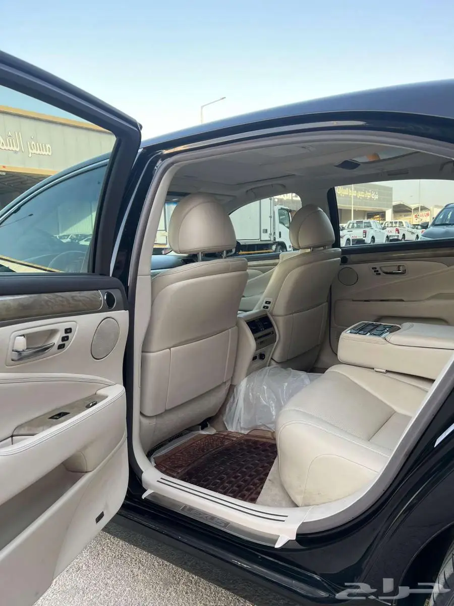 لكزس LS460 موديل 2014 - معرض خلف للسيارات 7
