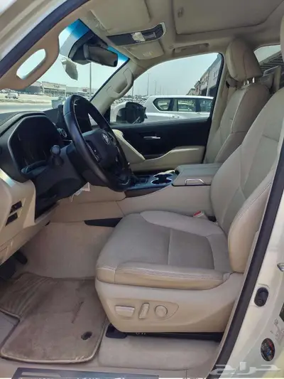 تويوتا لاندكروزر GXR L5 2023 العداد 66 الف كم 3