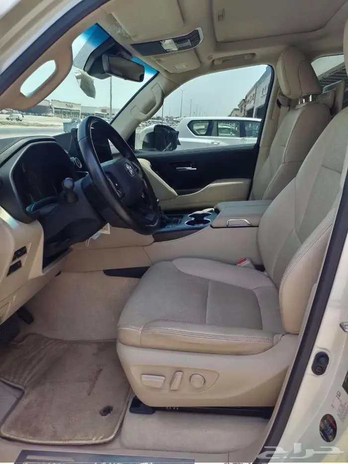 تويوتا لاندكروزر GXR L5 2023 العداد 66 الف كم 3
