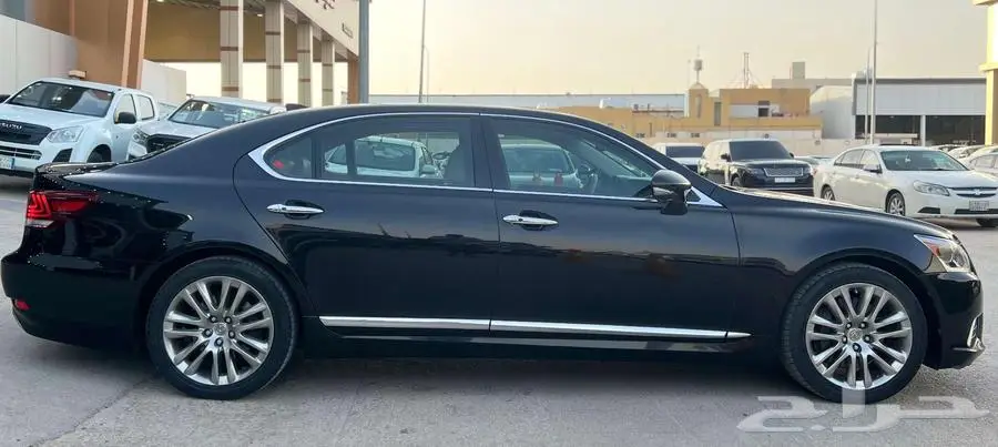 لكزس LS460 موديل 2014 - معرض خلف للسيارات 4