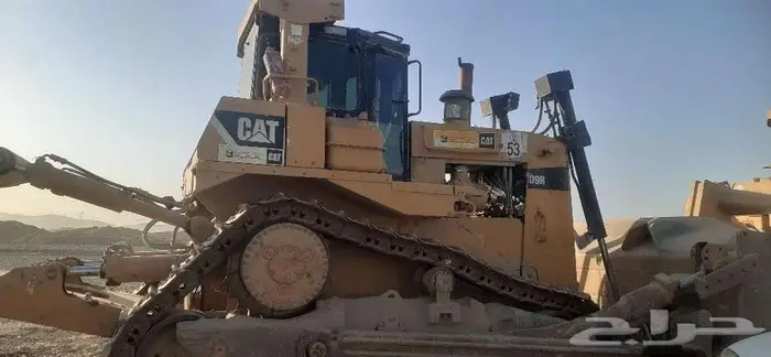 بلدوزر D9R موديل 2009 كبينة و مكيف مكينة و جير علي الشرط 5
